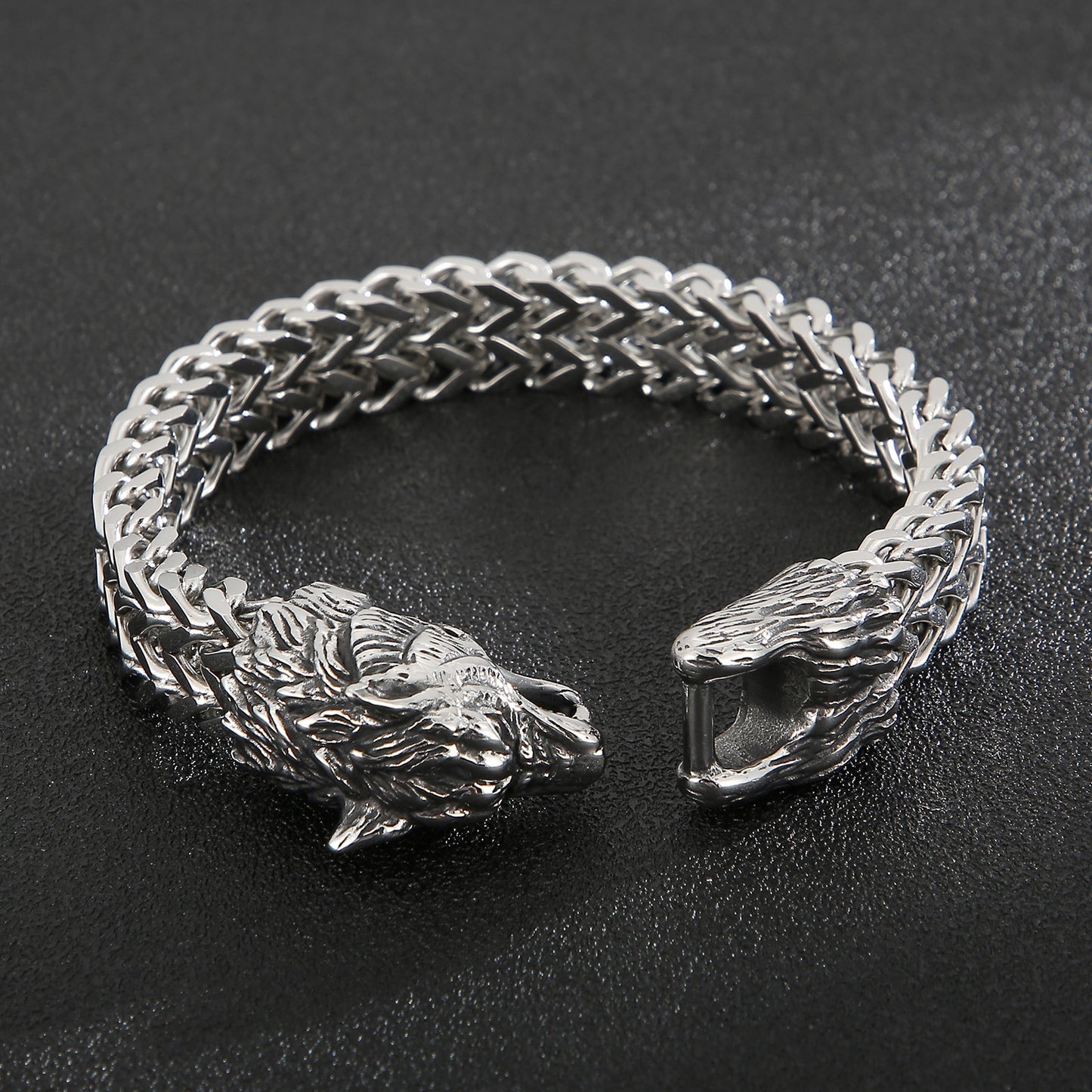 PULSERA LOBO - ACERO INOXIDABLE